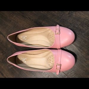 Women’s Pink Flats